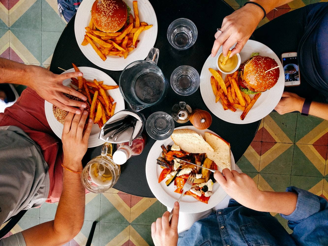 What to Eat When Out With Friends